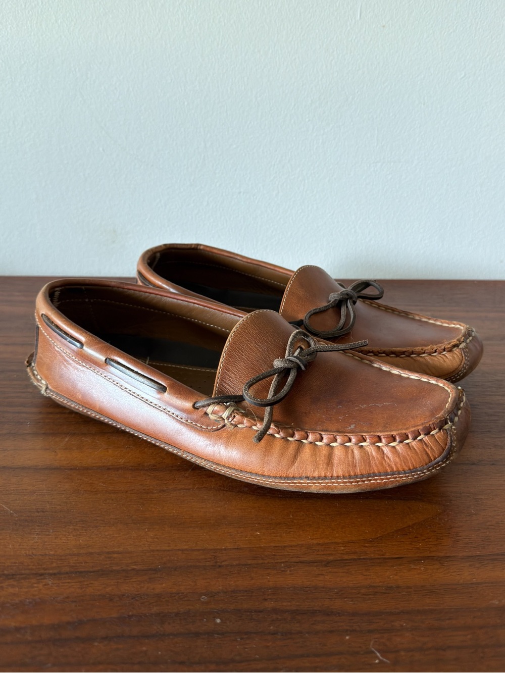 L.L. Bean Men's 9.5 Leather Moccasin Slippers Brown Boat Shoe Moc Toe Slip On